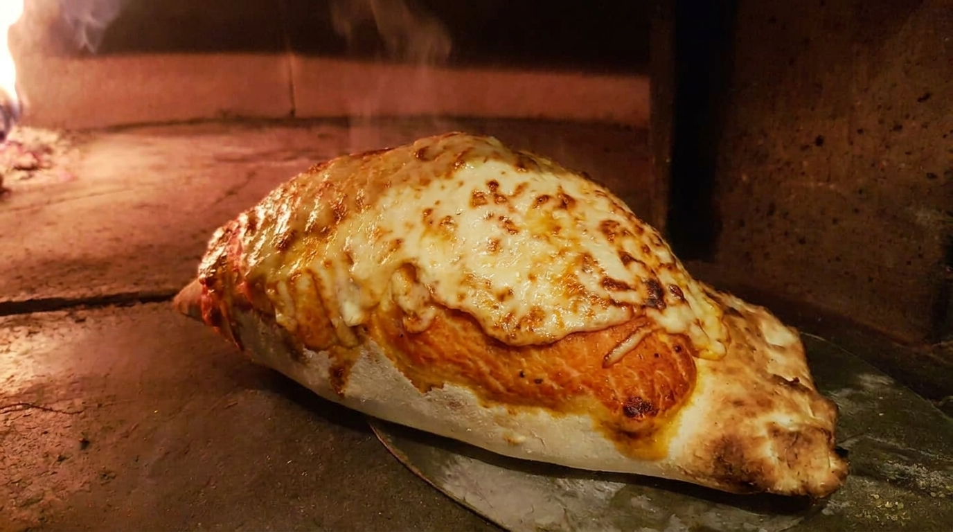 Pizza frisch belegt